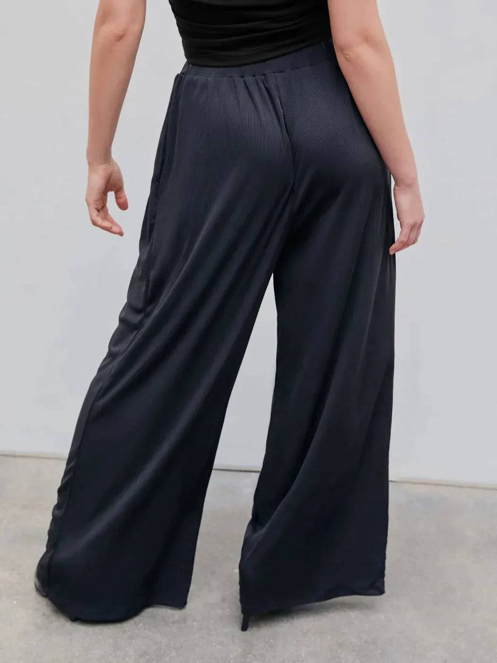 Broek met Hoge Elastiek en Wijde Pijpen