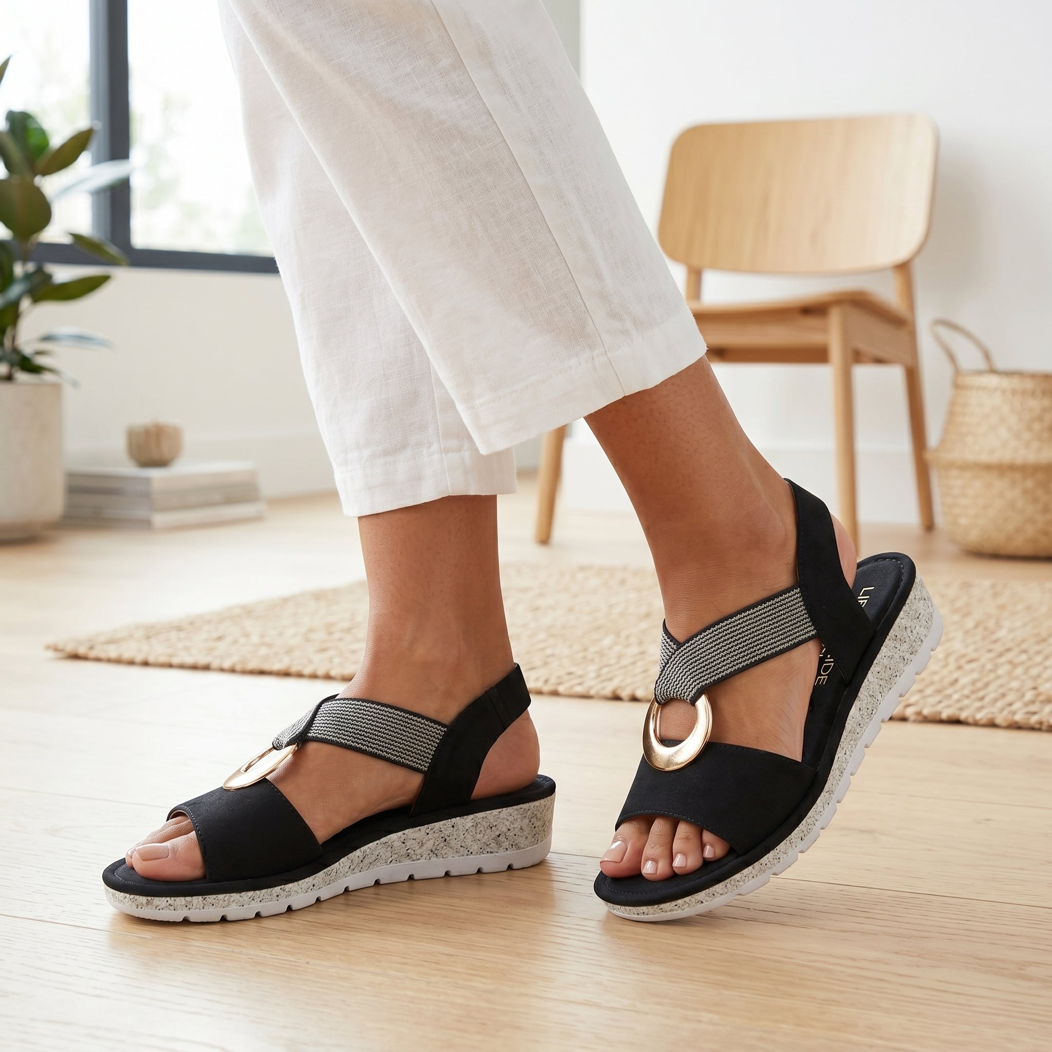 Gabriela - Platte Sandalen met Metaal Detail