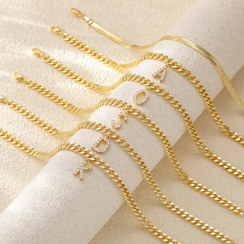 Ariane - Enkelketting met letter - een ideaal cadeau!