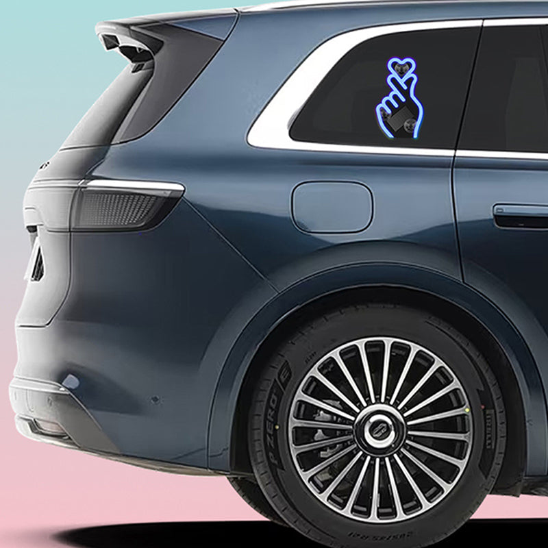 🚗💡 Laat je auto liefde uitstralen💖 Nieuwjaarsactie: Zonne-energie LED Autolamp – Vingerhart Design -50%