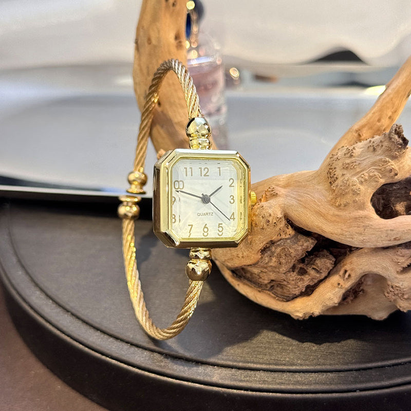 🎁2026 Nieuw binnen 50% KORTING💥Chique armbandhorloge met open manchet en vierkante wijzerplaat