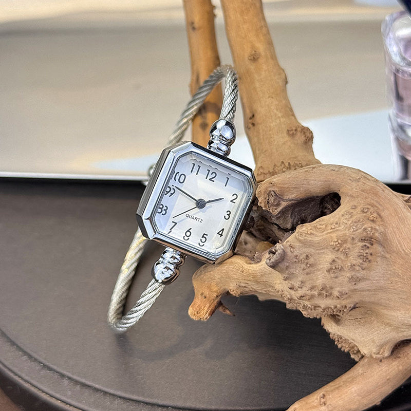 🎁2026 Nieuw binnen 50% KORTING💥Chique armbandhorloge met open manchet en vierkante wijzerplaat