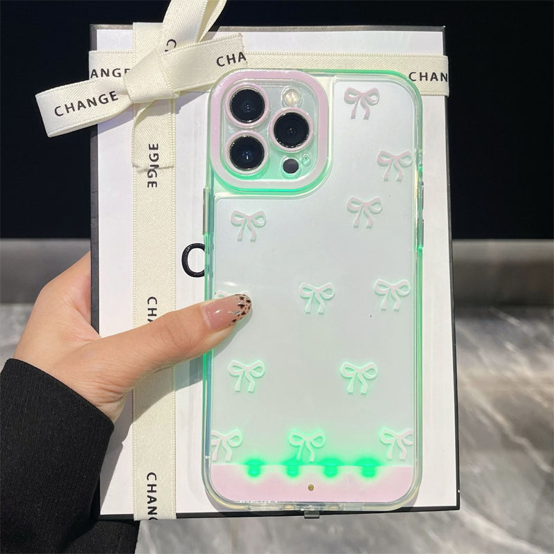 Stop met het missen van oproepen in je tas! Dit LED-hoesje licht op als een vuurtoren bij elke melding, beschermt je telefoon tegen vallen, en ziet er nog stylish uit ook!